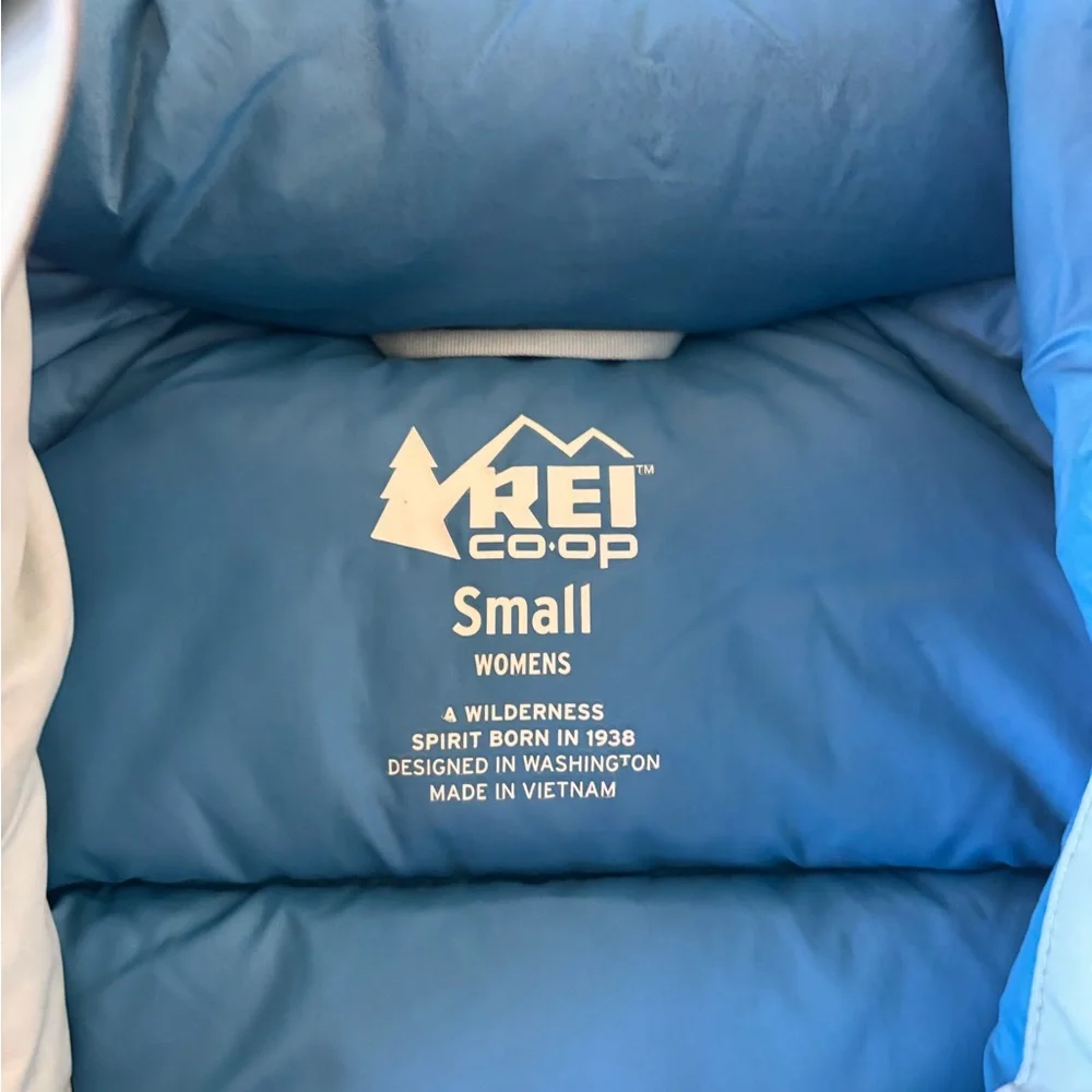 REI Women’s Light Blue Puffer Jacket - Picture 2 of 2